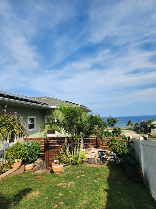 Building Photo - 1367 Kakae Pl