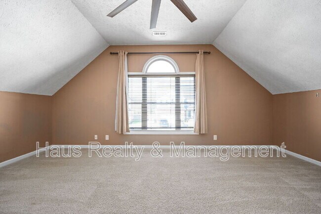 Building Photo - 3565 Southwood Dr