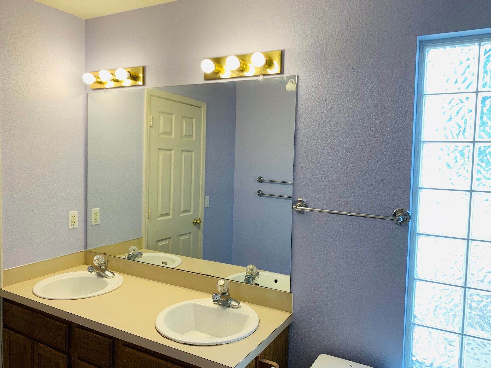 Building Photo - 917 E Mimosa Pl