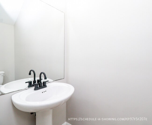 Building Photo - 473 Olive Branch Way