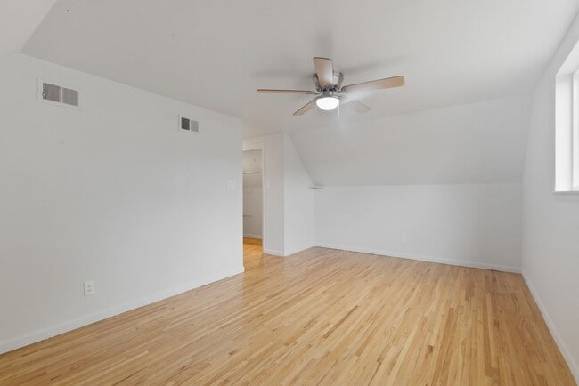 Building Photo - 8111 E Briarwood Blvd
