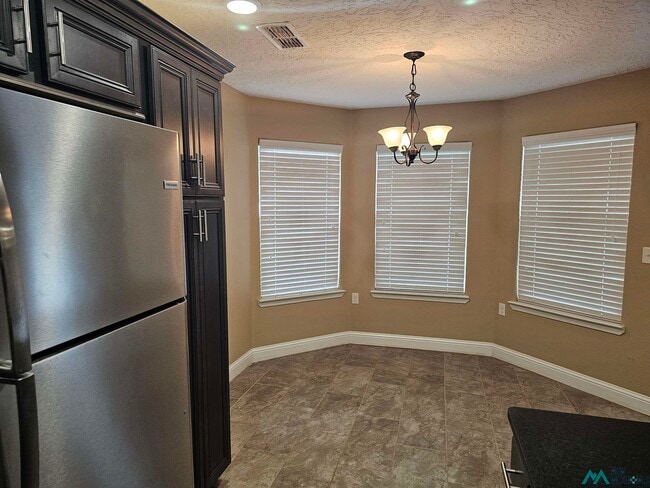 Building Photo - 2107 Mockingbird Ln