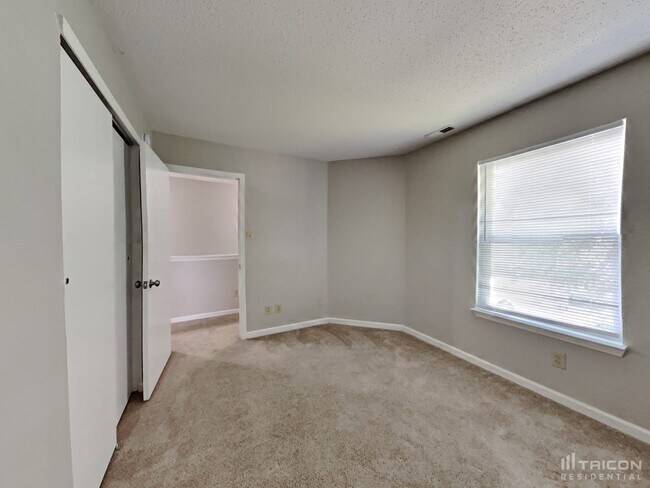 Building Photo - 59 Frostwood Ln