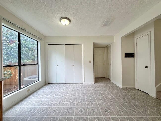 Building Photo - 2110 Warfield Way