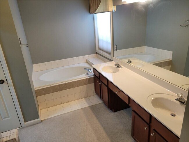 Building Photo - 3605 Mystic Dr