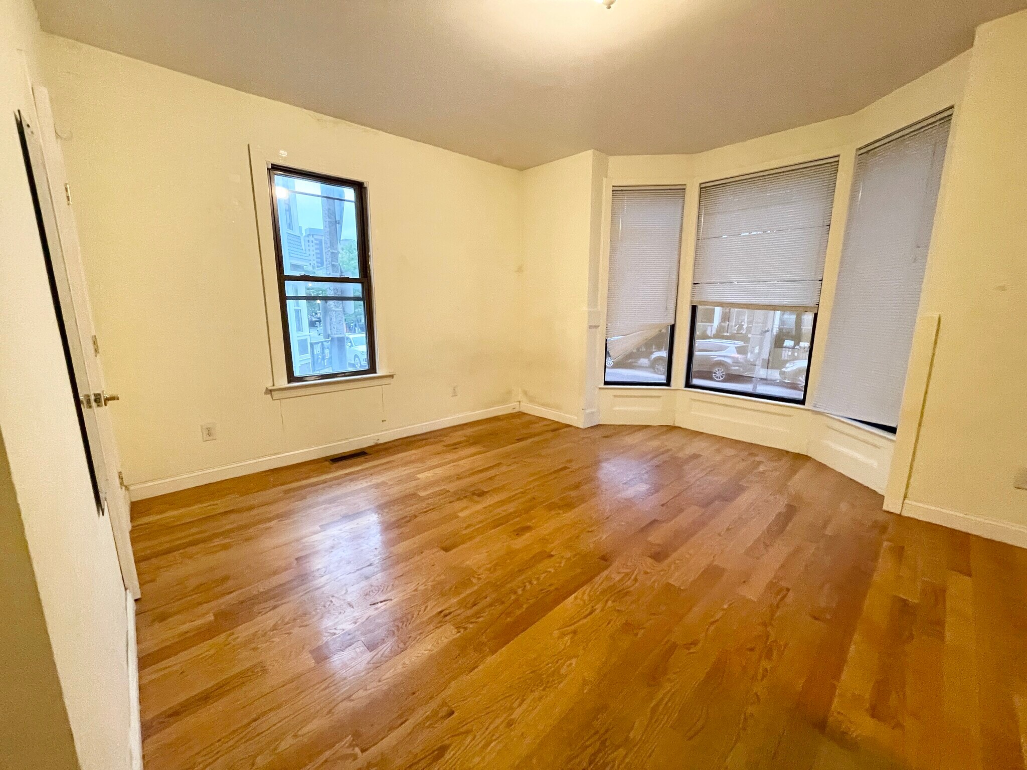 Building Photo - 1568 Tremont St