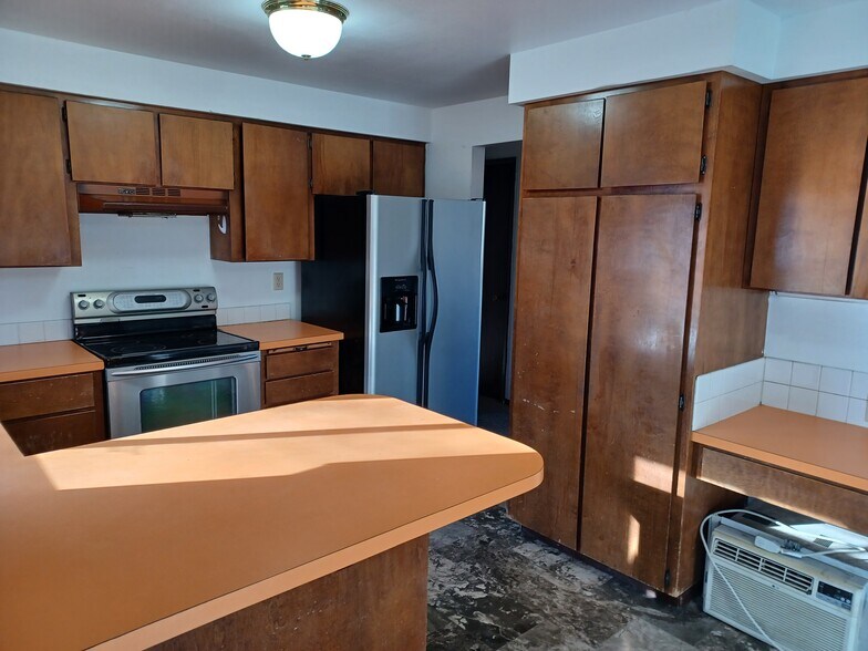 Building Photo - 3912 E Hartson Ave