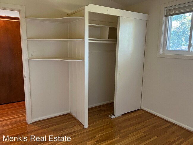 Building Photo - 3 br, 2 bath House - 3906 Denfeld Avenue