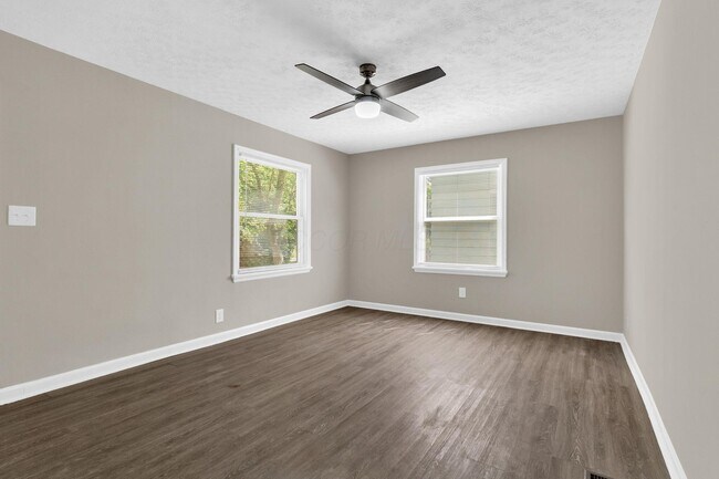 Building Photo - 1059 Lawrence Dr