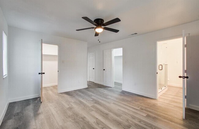 Building Photo - 808 Stone Mountain Dr