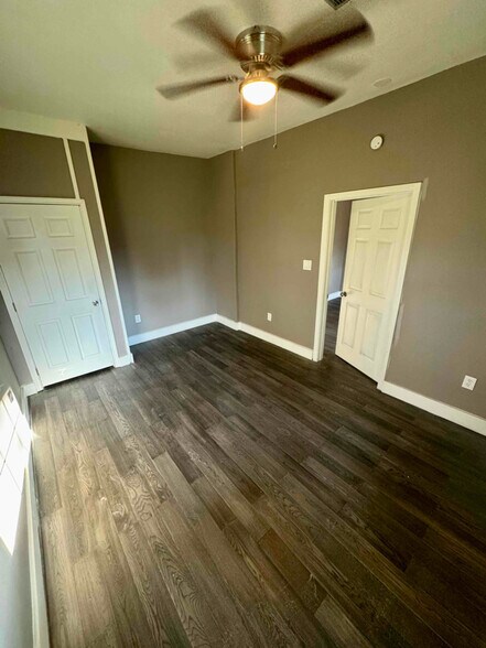 Building Photo - 120 W 18th St