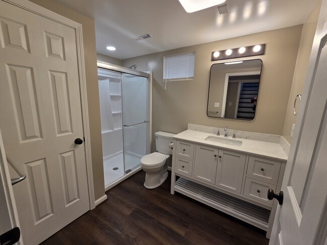 Building Photo - 611 Austin Ln