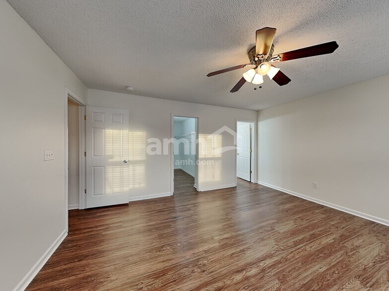 Building Photo - 5850 Mahogany Pl SW