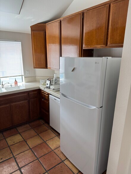 Building Photo - 7340 Quill Dr