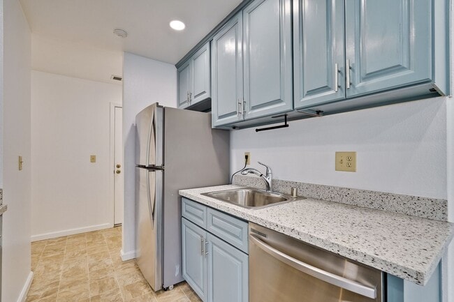 Building Photo - Spacious condo available in desirable Newpark Village community!