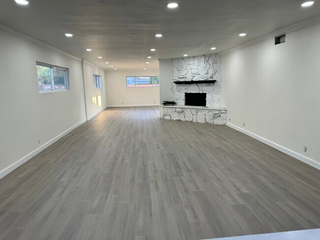 Building Photo - 3536 West Ave