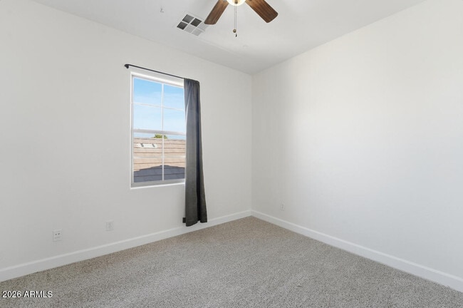 Building Photo - 15391 W Dreyfus St