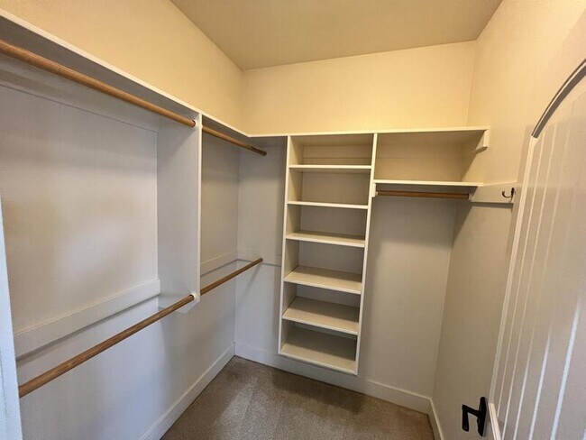 Building Photo - 2360 NW 19th St