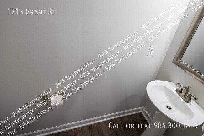 Building Photo - 1213 Grant St