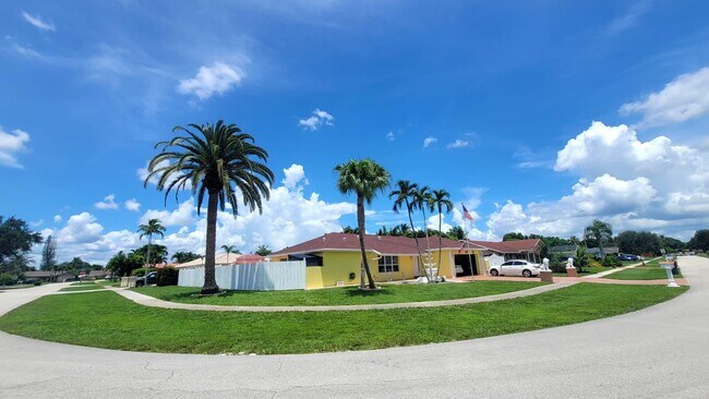 Building Photo - 1283 Larch Way