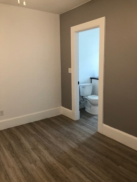 Living room - 165 W Emerson St