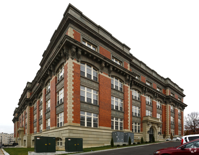 Building Photo - Alumni Lofts