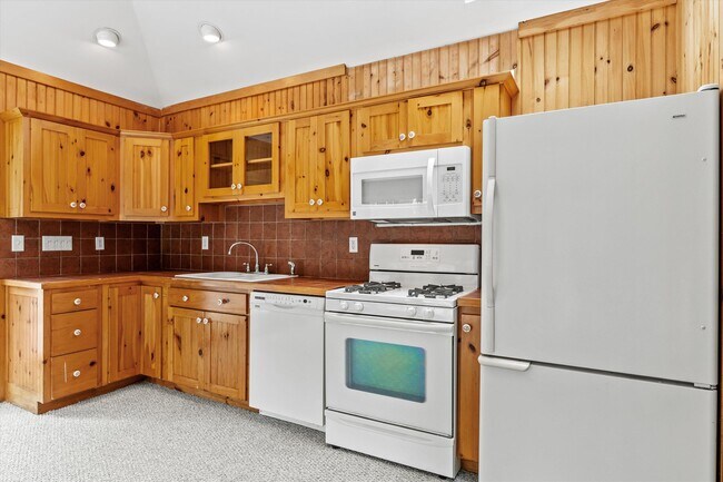 Building Photo - 35 Oakmont Dr
