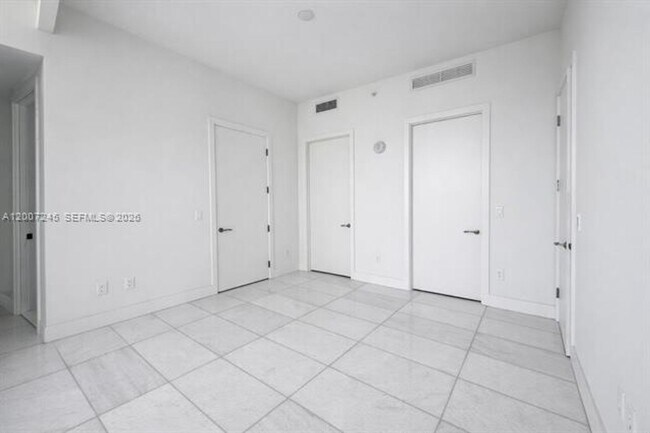 Building Photo - 175 SE 25th Rd