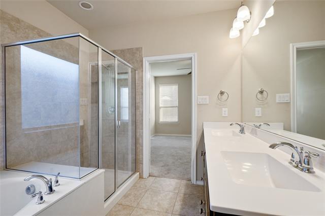 Building Photo - 15820 Oak Pointe Dr