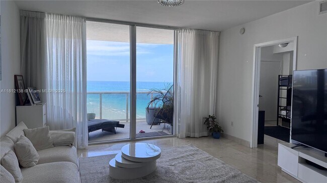 Primary Photo - 18201 Collins Ave
