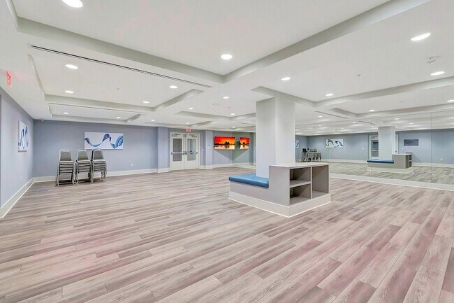 Building Photo - 6193 Pointe Regal Cir