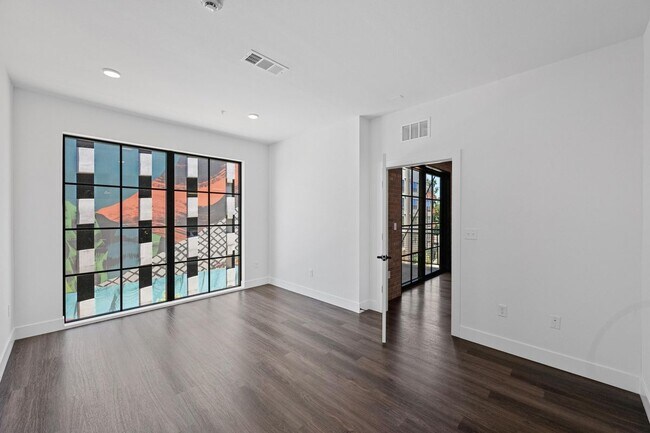 Building Photo - 4315 S Congress Ave
