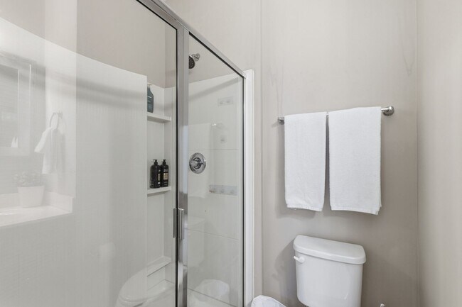 Building Photo - Stylish 3bd 3.5bath townhome for rent in the highly desirable Vermillion