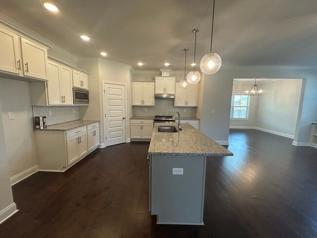Building Photo - Beautiful 4BR Home in Athens with Bonus Room & Fenced Yard