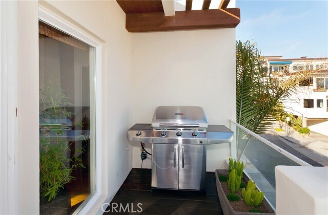 Building Photo - 3601 Manhattan Ave