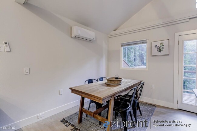 Building Photo - 1 br, 1.5 bath Triplex - 17363 Park Ave, G...