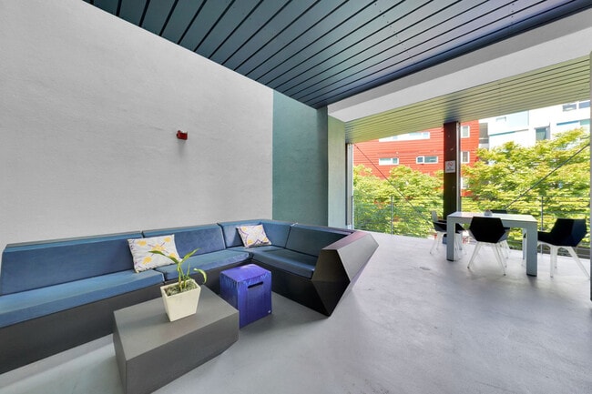 Building Photo - 355 Berry St