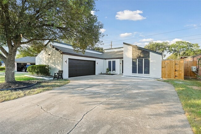 Building Photo - 4832 Whispering Falls Dr