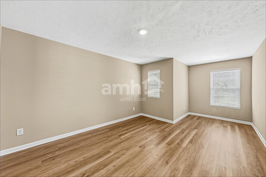 Building Photo - 424 Elderberry Way