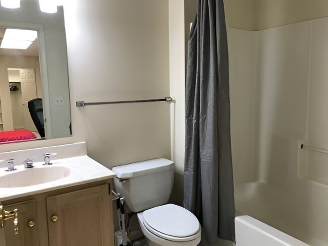 Bathroom 2 - 5102 Warren Plz NW