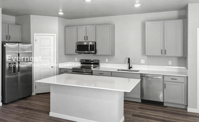 Building Photo - 235 Molinar St