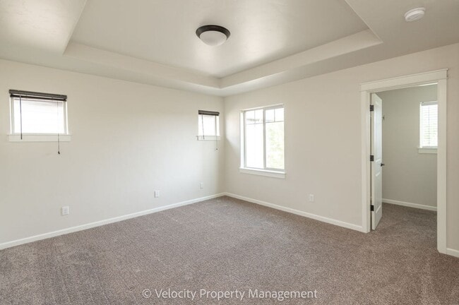 Building Photo - Lovely 3 bedroom, 2.5 bathroom home plus a...