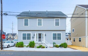 Building Photo - 136 Joseph St