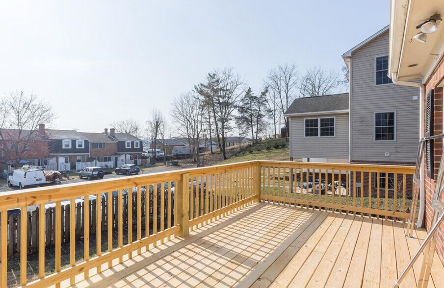 Building Photo - 302 S Dogwood Dr