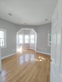 Building Photo - 401 River St