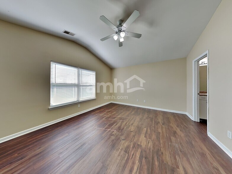 Building Photo - 117 Lakepointe Dr