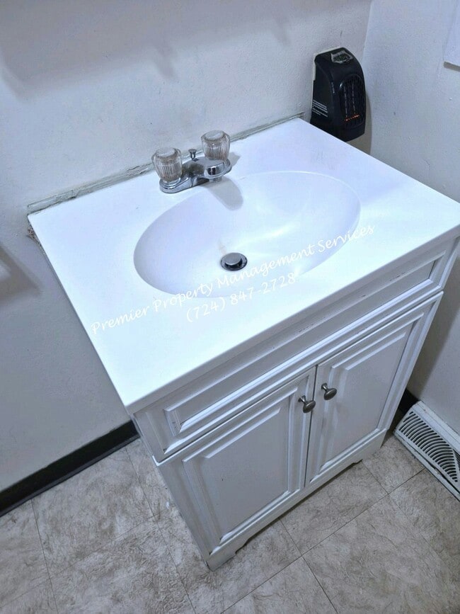 Building Photo - 483 New York Ave