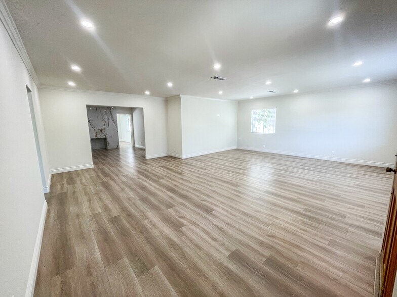 Building Photo - 12612 Hatteras St