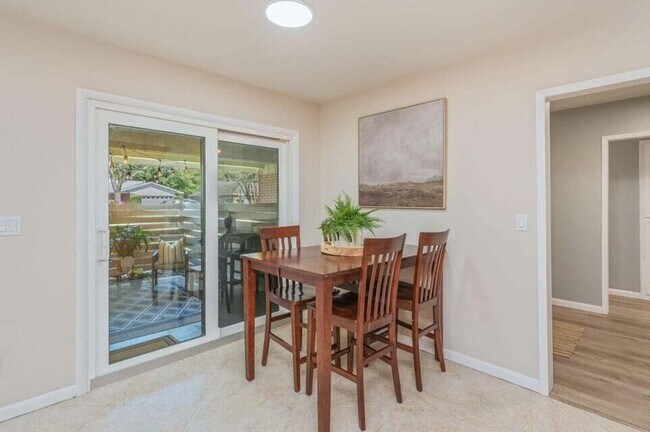 Building Photo - 512 Samana Way