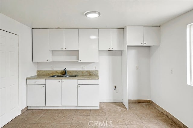 Building Photo - 6827 Simpson Ave